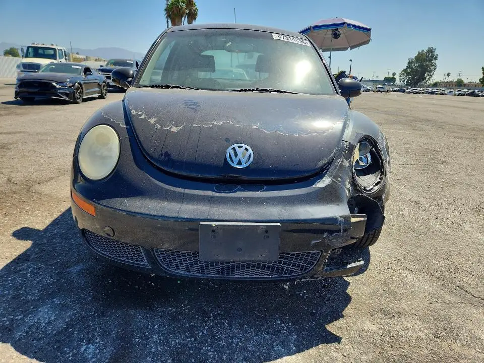 2010 VOLKSWAGEN NEW BEETLE   