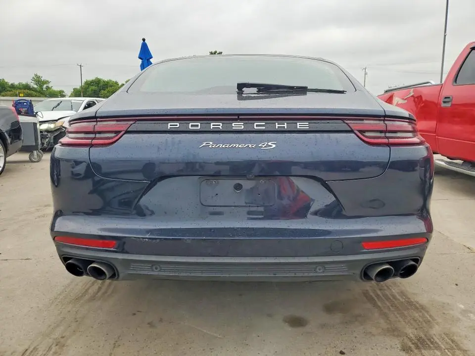 2018 PORSCHE PANAMERA 4S  