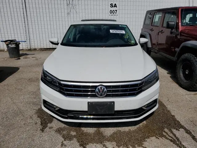 2016 VOLKSWAGEN PASSAT SE  