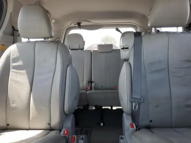 2013 TOYOTA SIENNA XLE
