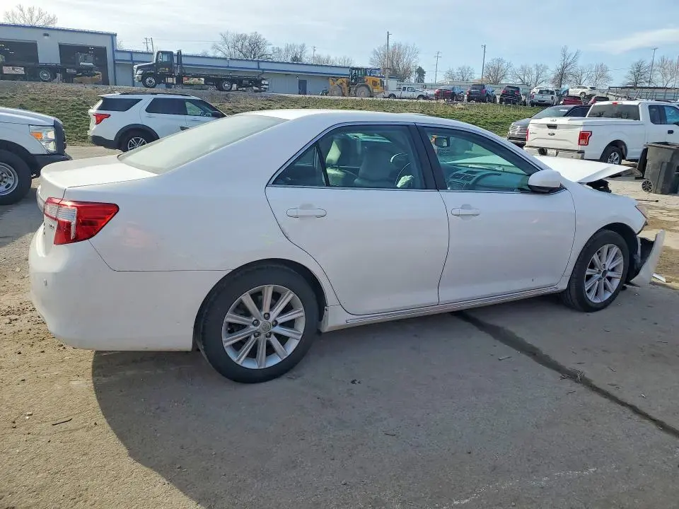 2013 TOYOTA CAMRY XLE  