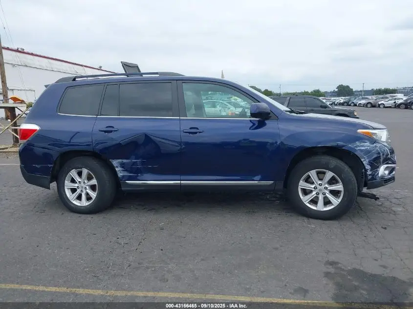 2011 TOYOTA HIGHLANDER BASE V6