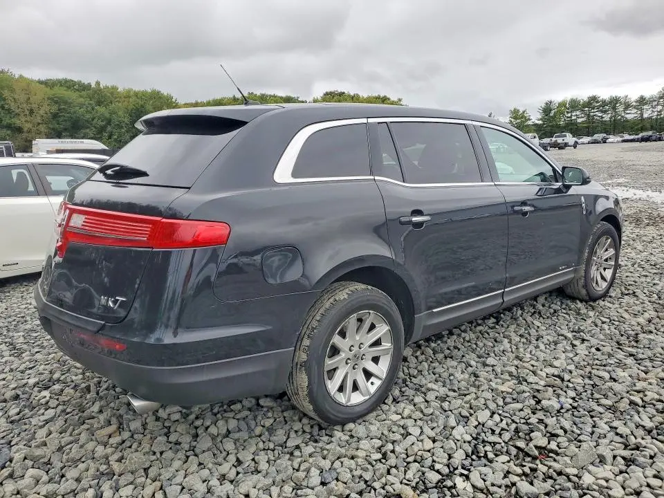 2018 LINCOLN MKT   
