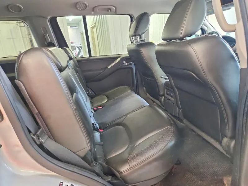2011 NISSAN PATHFINDER S  