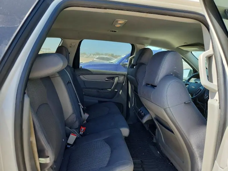 2015 CHEVROLET TRAVERSE LS  