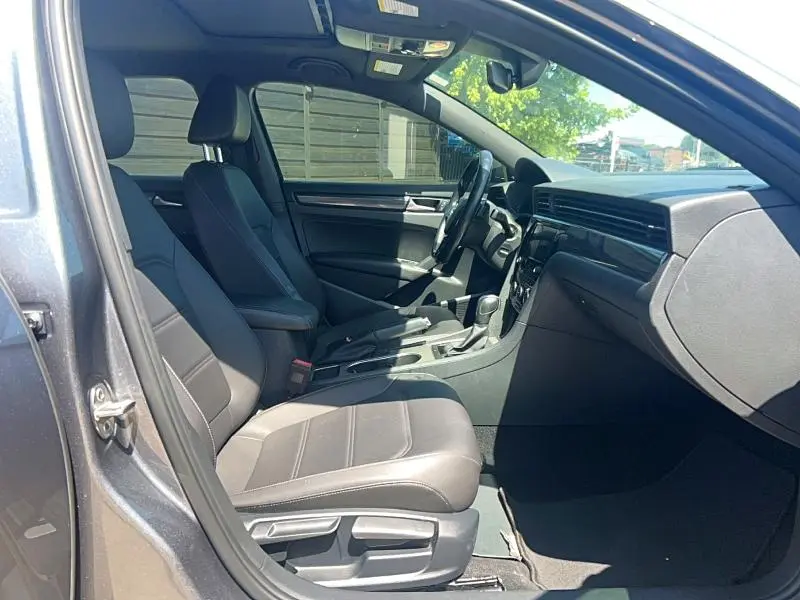 2022 VOLKSWAGEN PASSAT R-LINE  