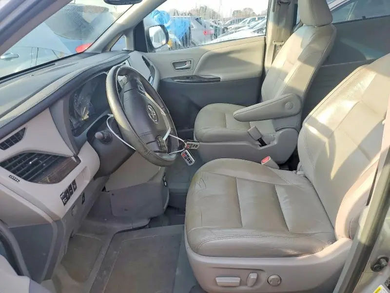 2016 TOYOTA SIENNA XLE 8-PASSENGER  
