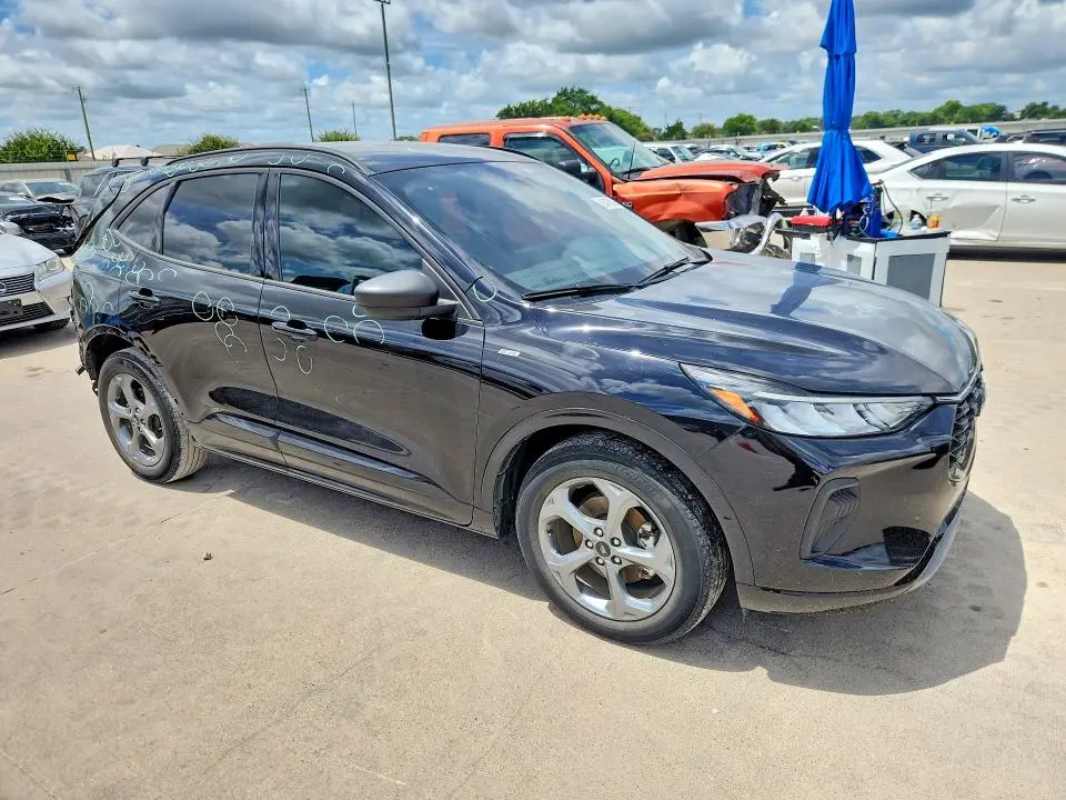2023 FORD ESCAPE ST LINE  