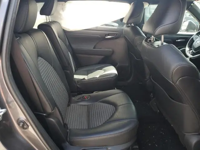 2021 TOYOTA HIGHLANDER XSE  