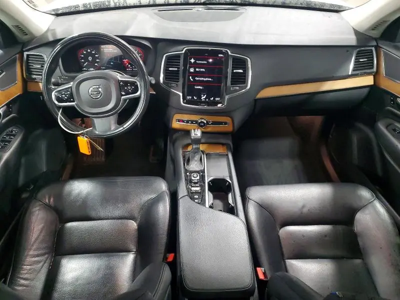 2021 VOLVO XC90 T6 MOMENTUM  