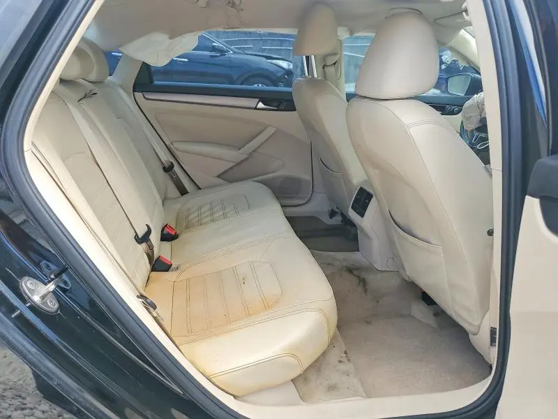 2015 VOLKSWAGEN PASSAT SE  