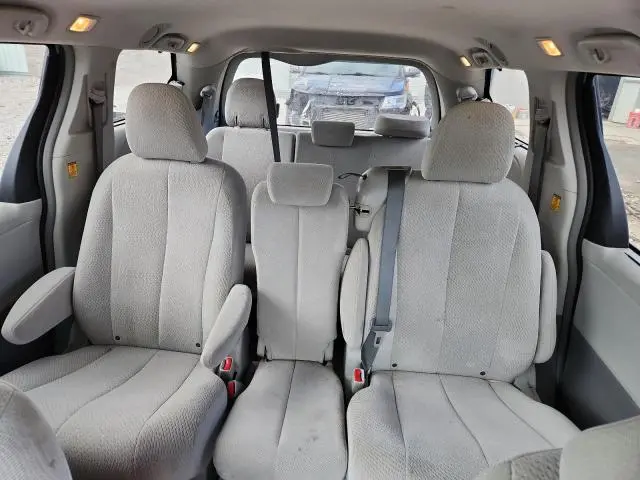 2013 TOYOTA SIENNA LE  