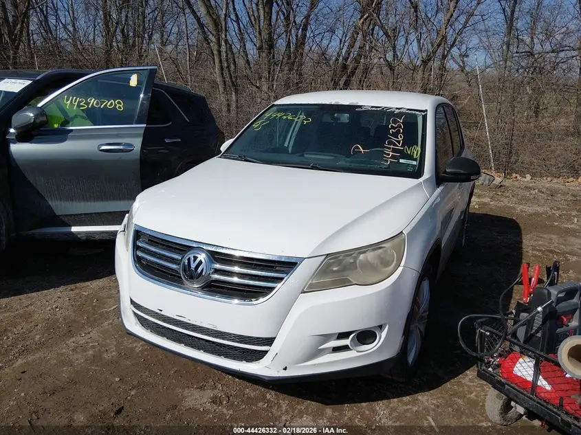 2011 VOLKSWAGEN TIGUAN S