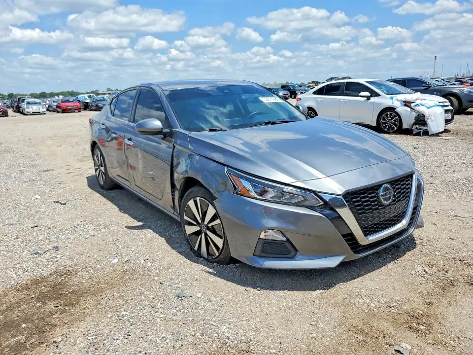 2021 NISSAN ALTIMA SV  