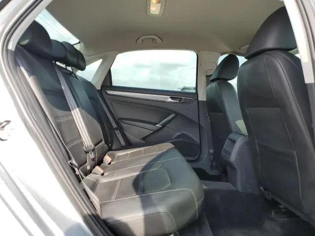 2017 VOLKSWAGEN PASSAT R-LINE