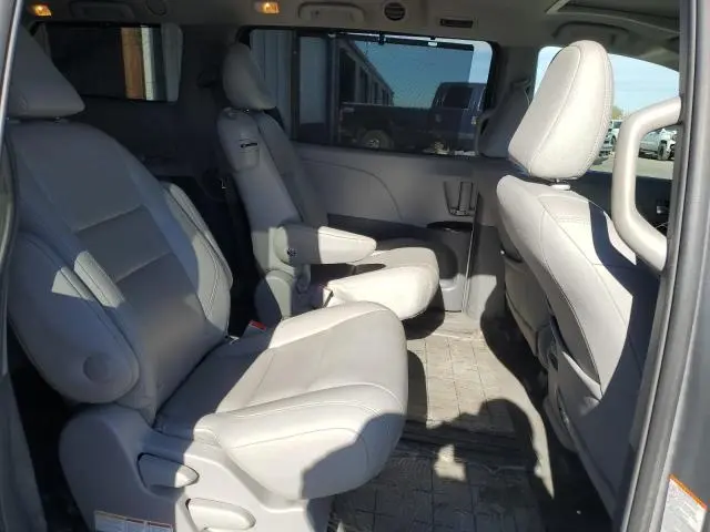 2015 TOYOTA SIENNA XLE  