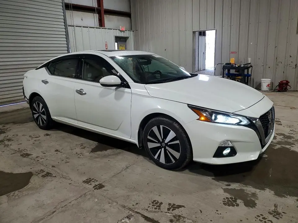 2022 NISSAN ALTIMA SL  