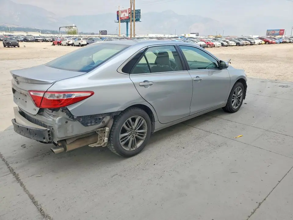 2015 TOYOTA CAMRY SE  