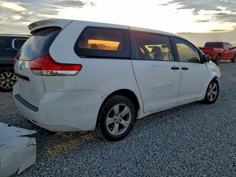 2011 TOYOTA SIENNA   