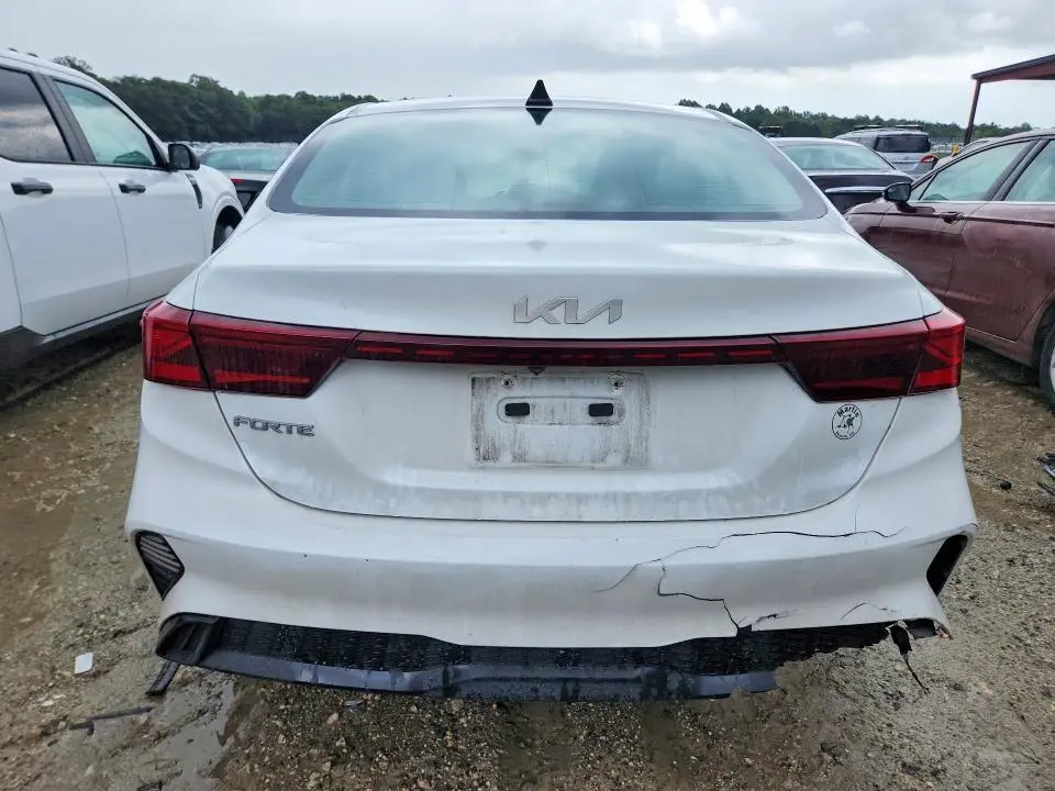 2022 KIA FORTE LXS  