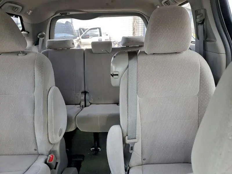 2015 TOYOTA SIENNA LE  