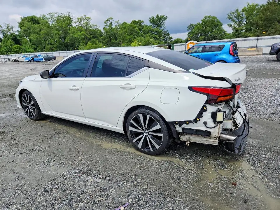 2022 NISSAN ALTIMA SR  