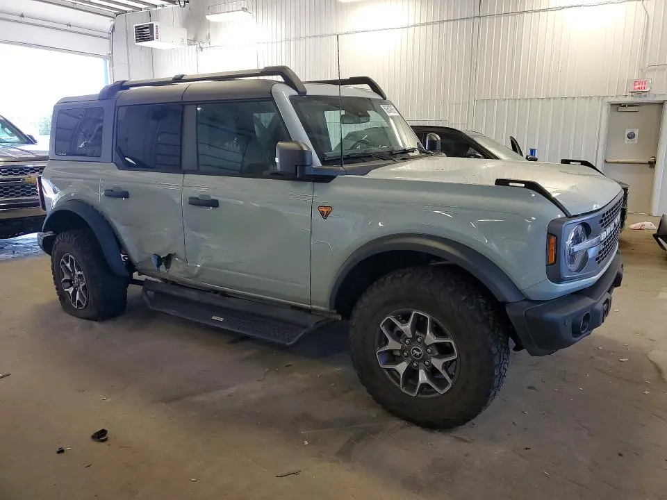 2023 FORD BRONCO BASE  