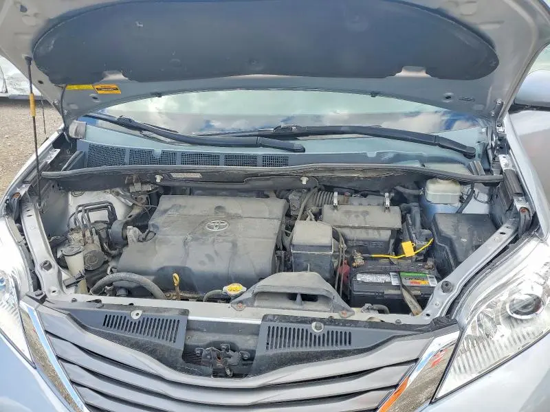 2013 TOYOTA SIENNA XLE 8-PASSENGER  