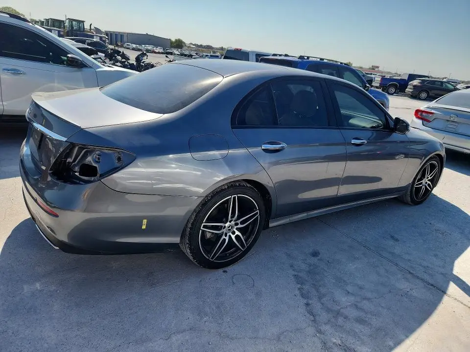 2019 MERCEDES-BENZ E 300  