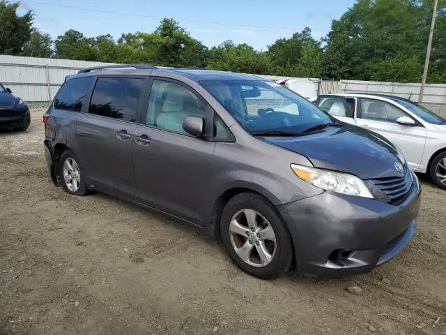2016 TOYOTA SIENNA LE  