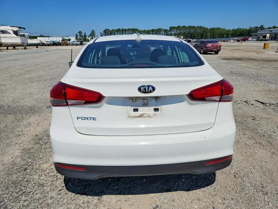 2017 KIA FORTE LX  