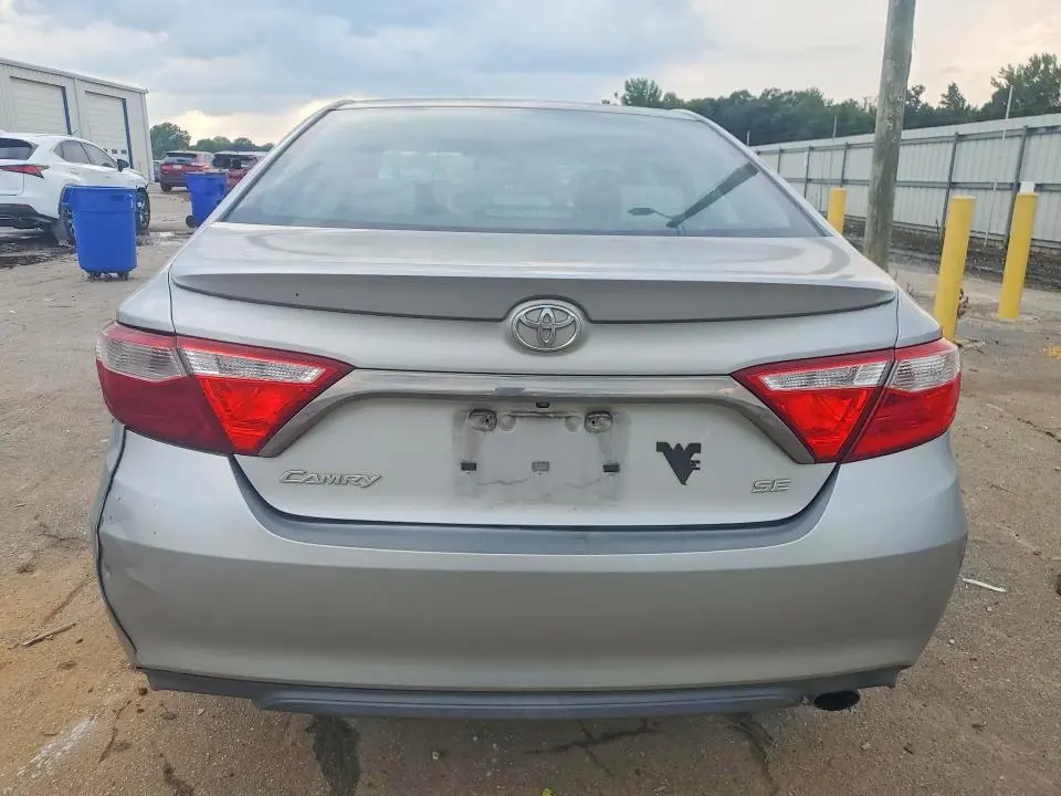 2016 TOYOTA CAMRY SE  