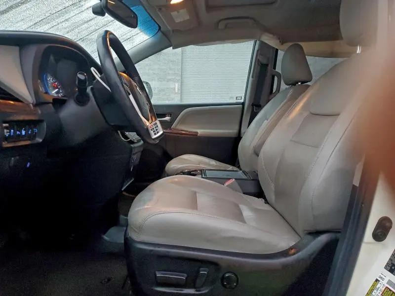2015 TOYOTA SIENNA XLE  