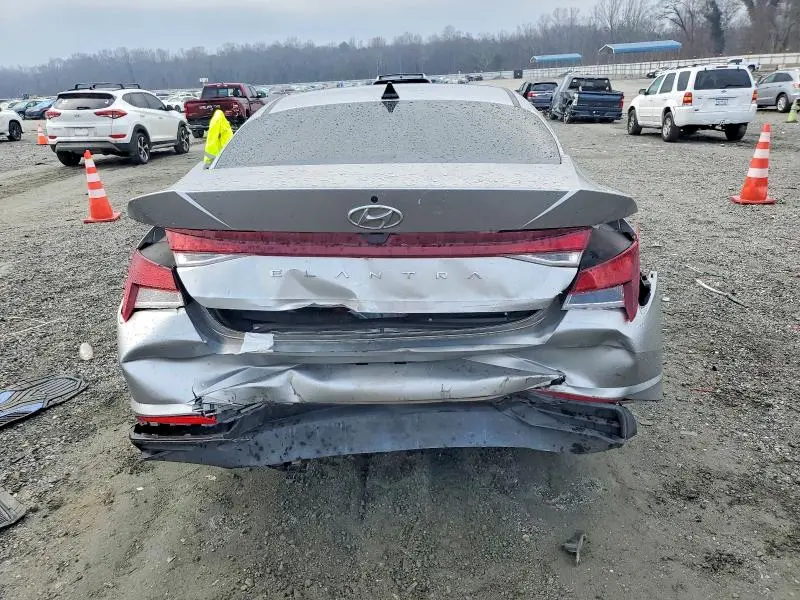 2021 HYUNDAI ELANTRA SE  