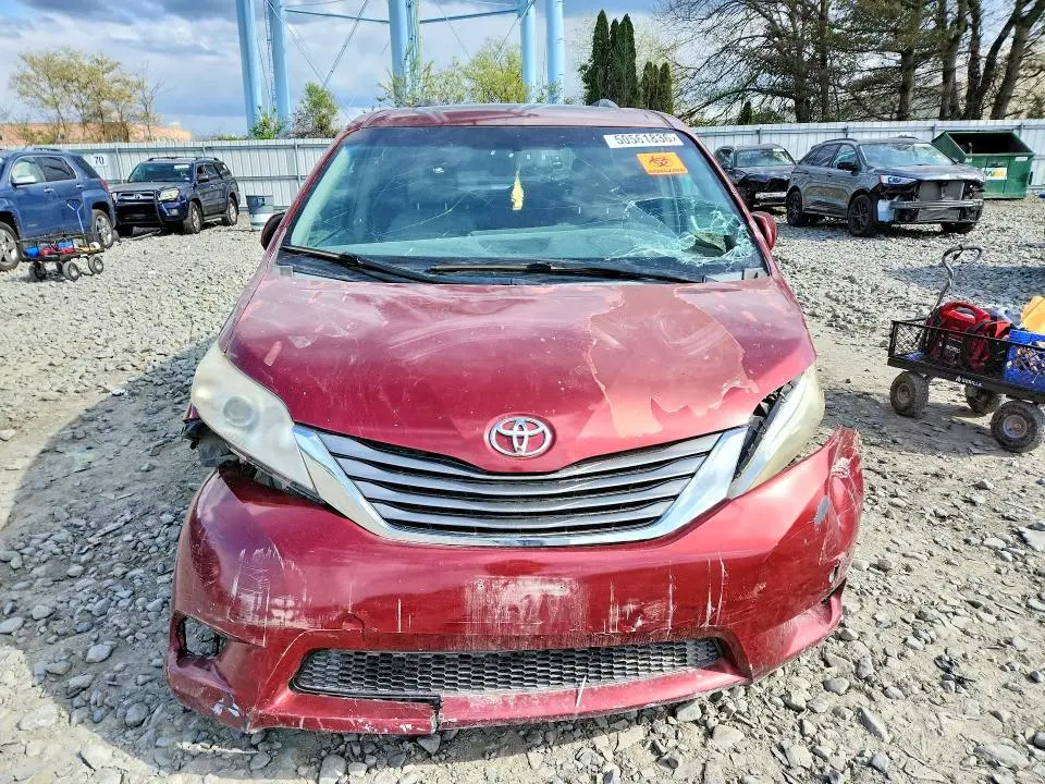 2015 TOYOTA SIENNA XLE 8-PASSENGER  