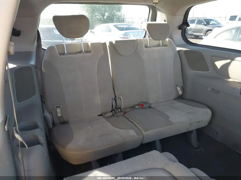 2014 KIA SEDONA LX