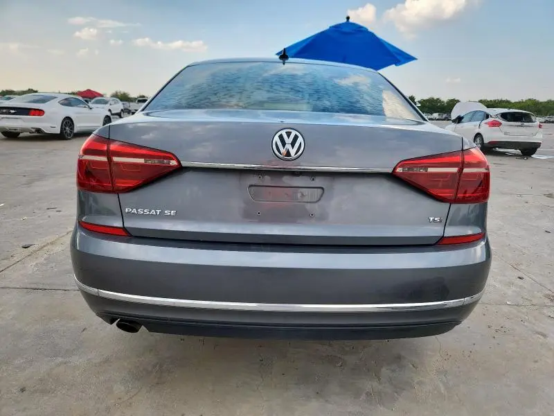 2017 VOLKSWAGEN PASSAT SE  