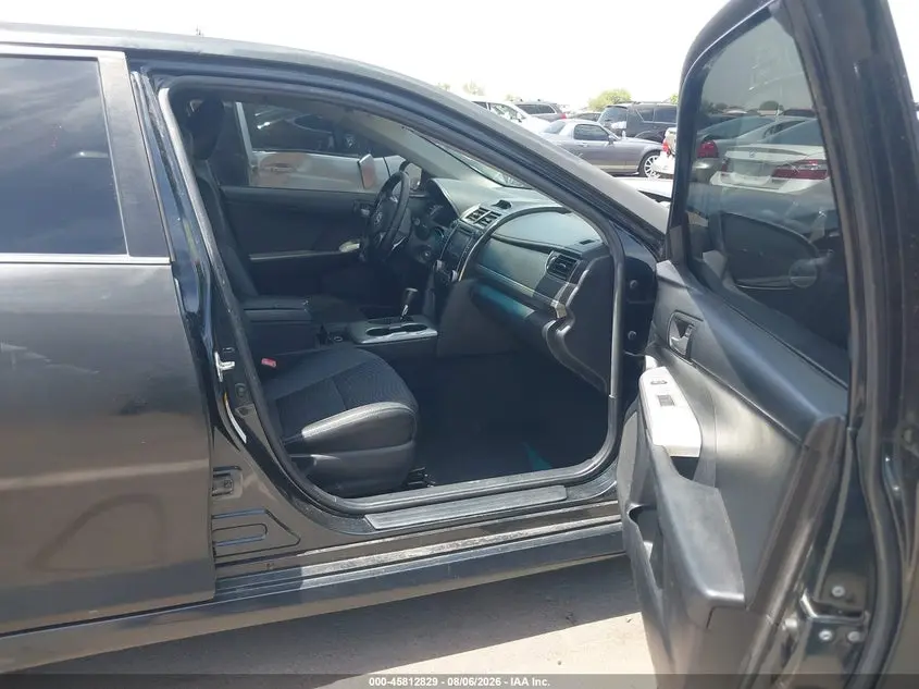 2014 TOYOTA CAMRY SE