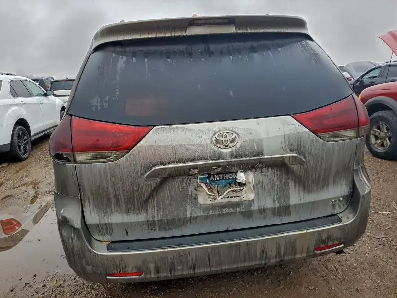 2014 TOYOTA SIENNA XLE  