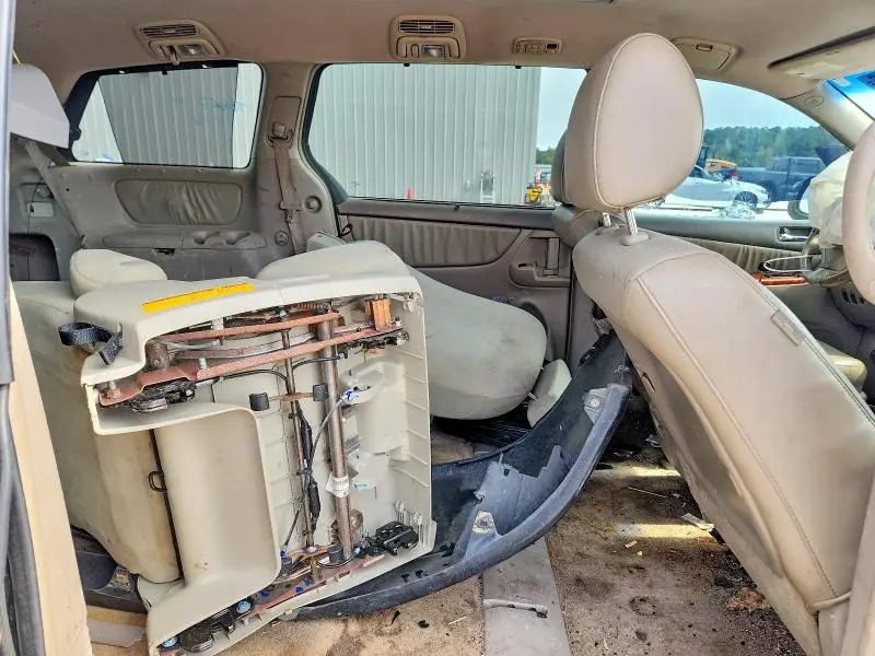 2010 TOYOTA SIENNA XLE  