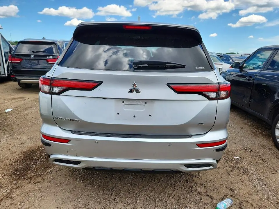 2024 MITSUBISHI OUTLANDER SE  