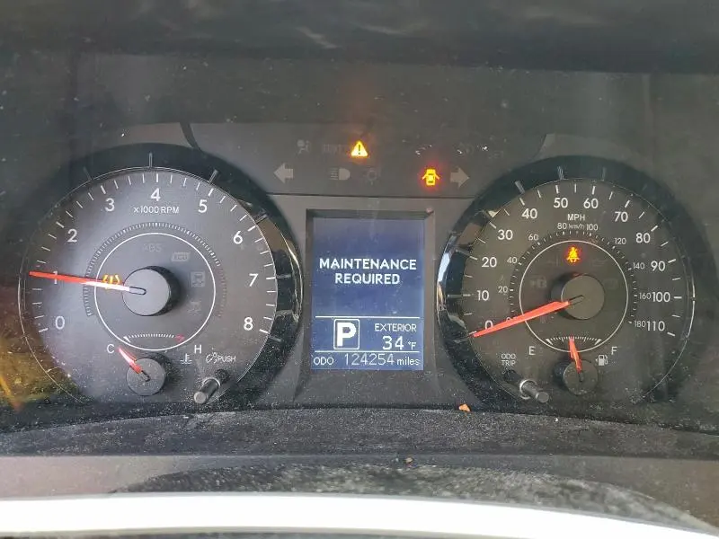 2015 TOYOTA SIENNA LE  