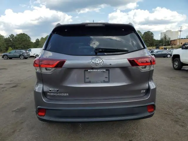 2019 TOYOTA HIGHLANDER SE  