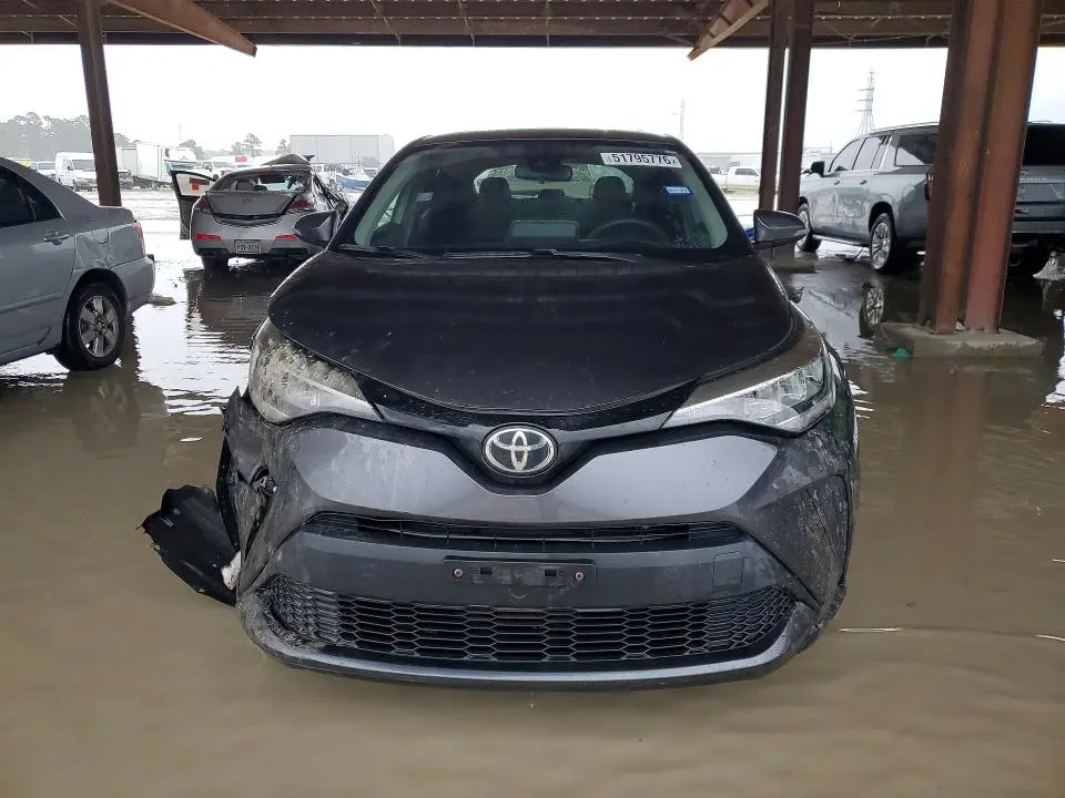 2020 TOYOTA C-HR LE  