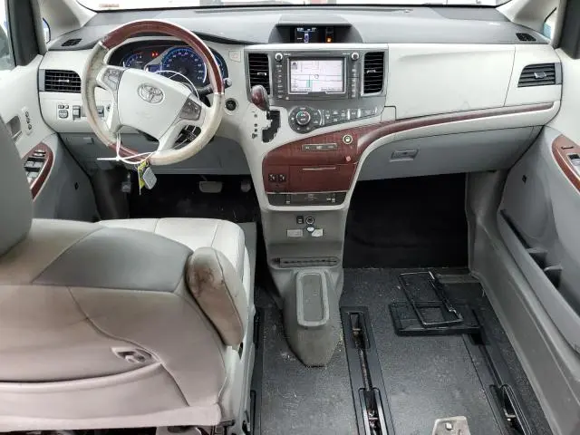2011 TOYOTA SIENNA XLE  