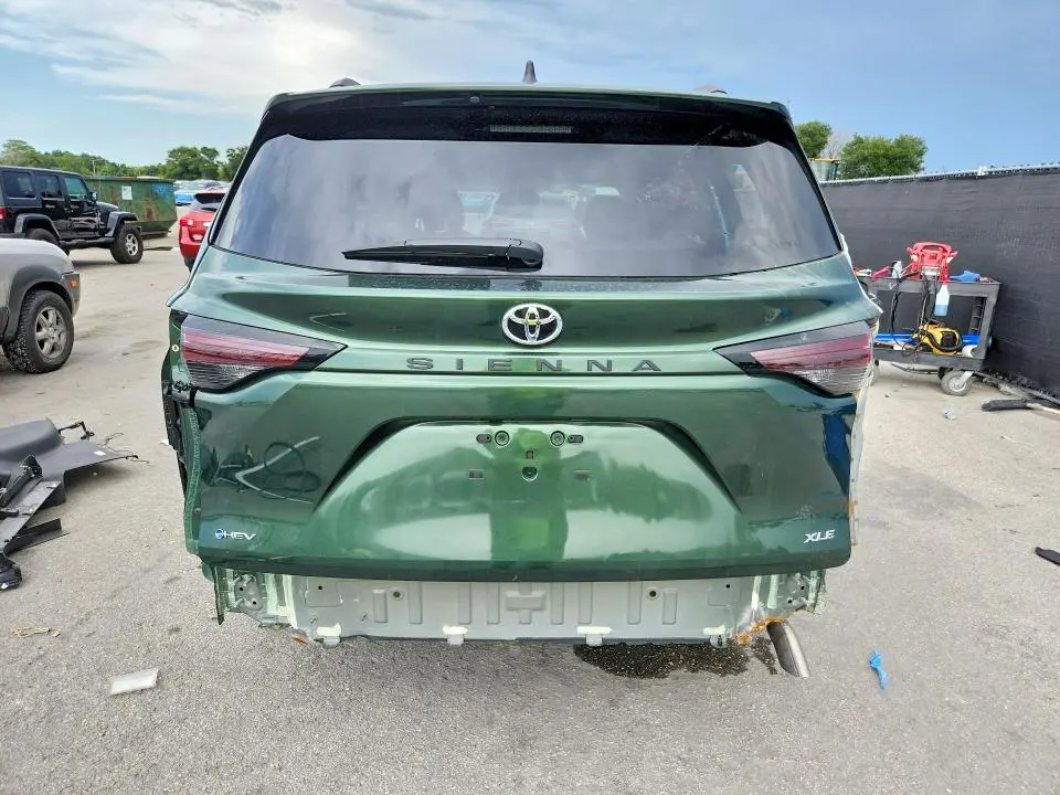 2026 TOYOTA SIENNA XLE 7-PASSENGER  