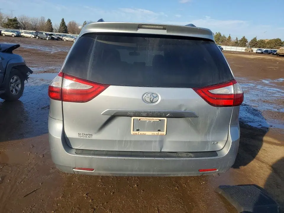 2015 TOYOTA SIENNA LE 8-PASSENGER  