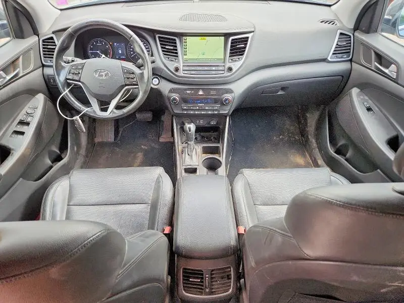 2016 HYUNDAI TUCSON SE  