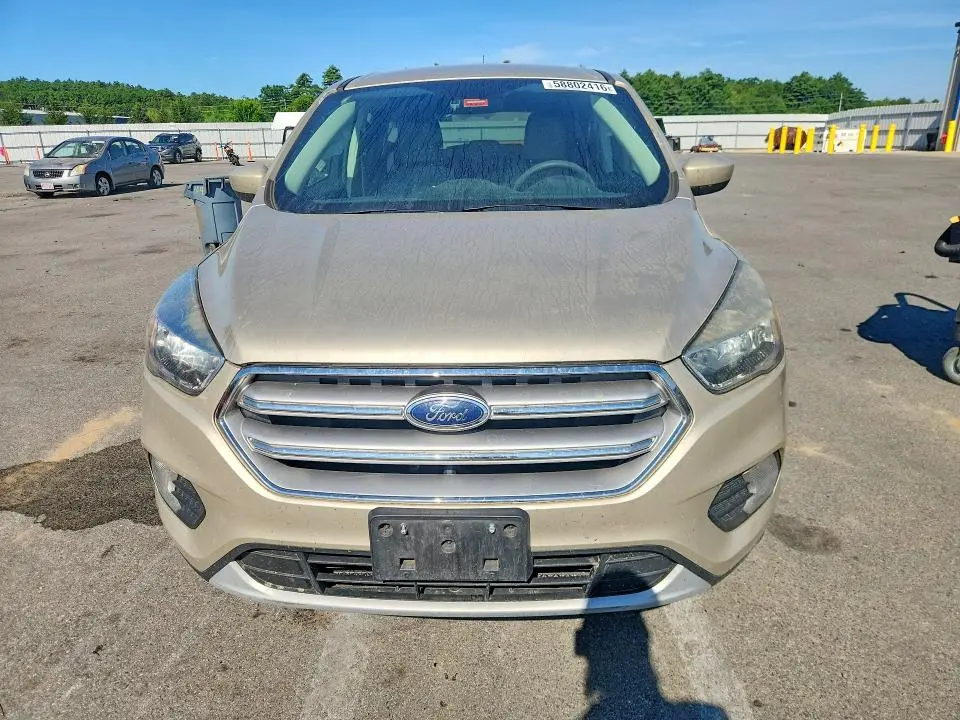 2017 FORD ESCAPE SE  