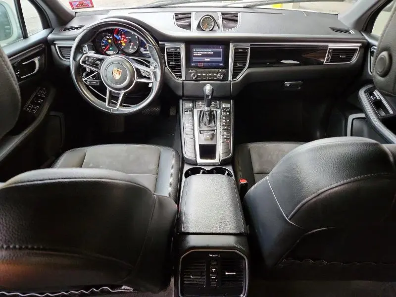 2017 PORSCHE MACAN   